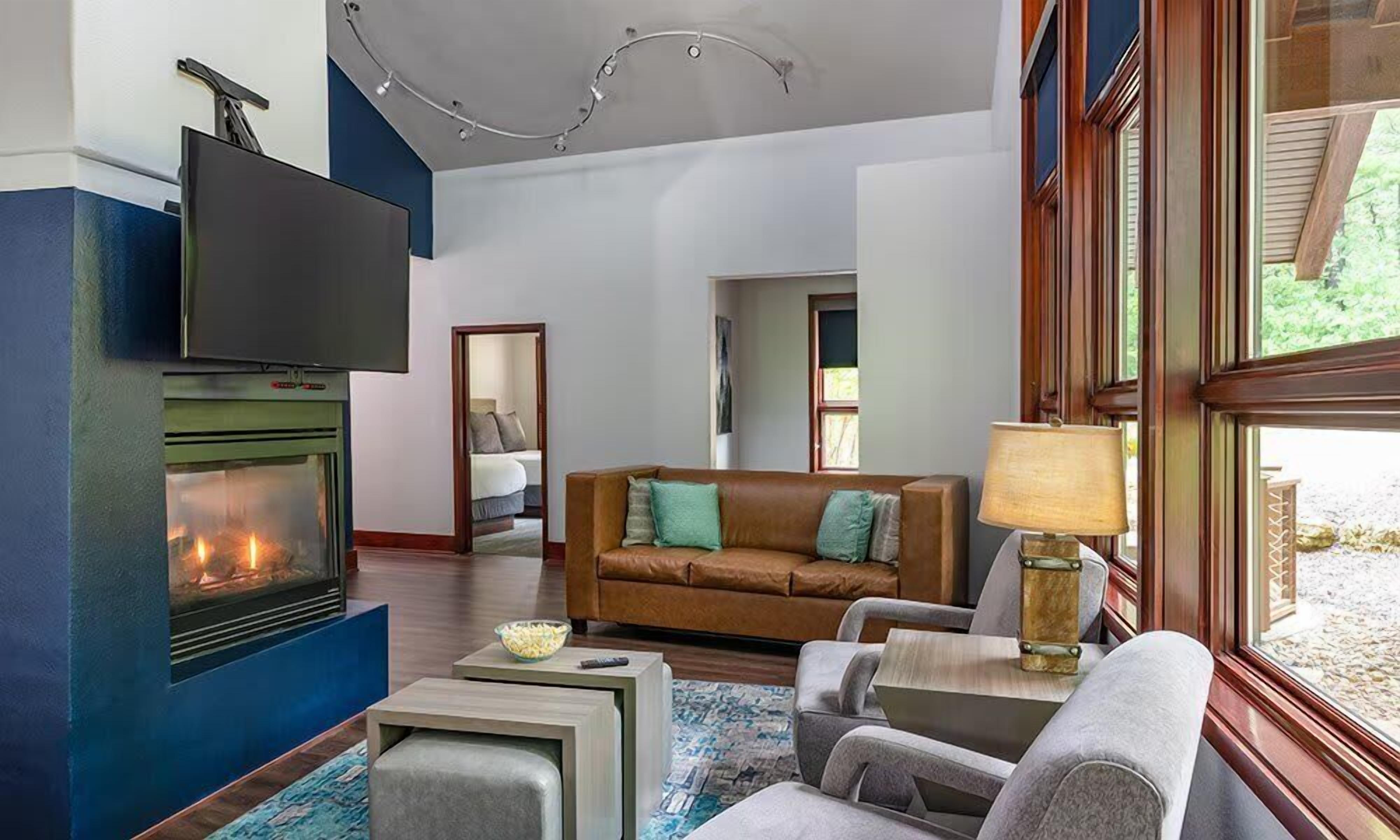 2br PR Condo with Serene Lake Views!