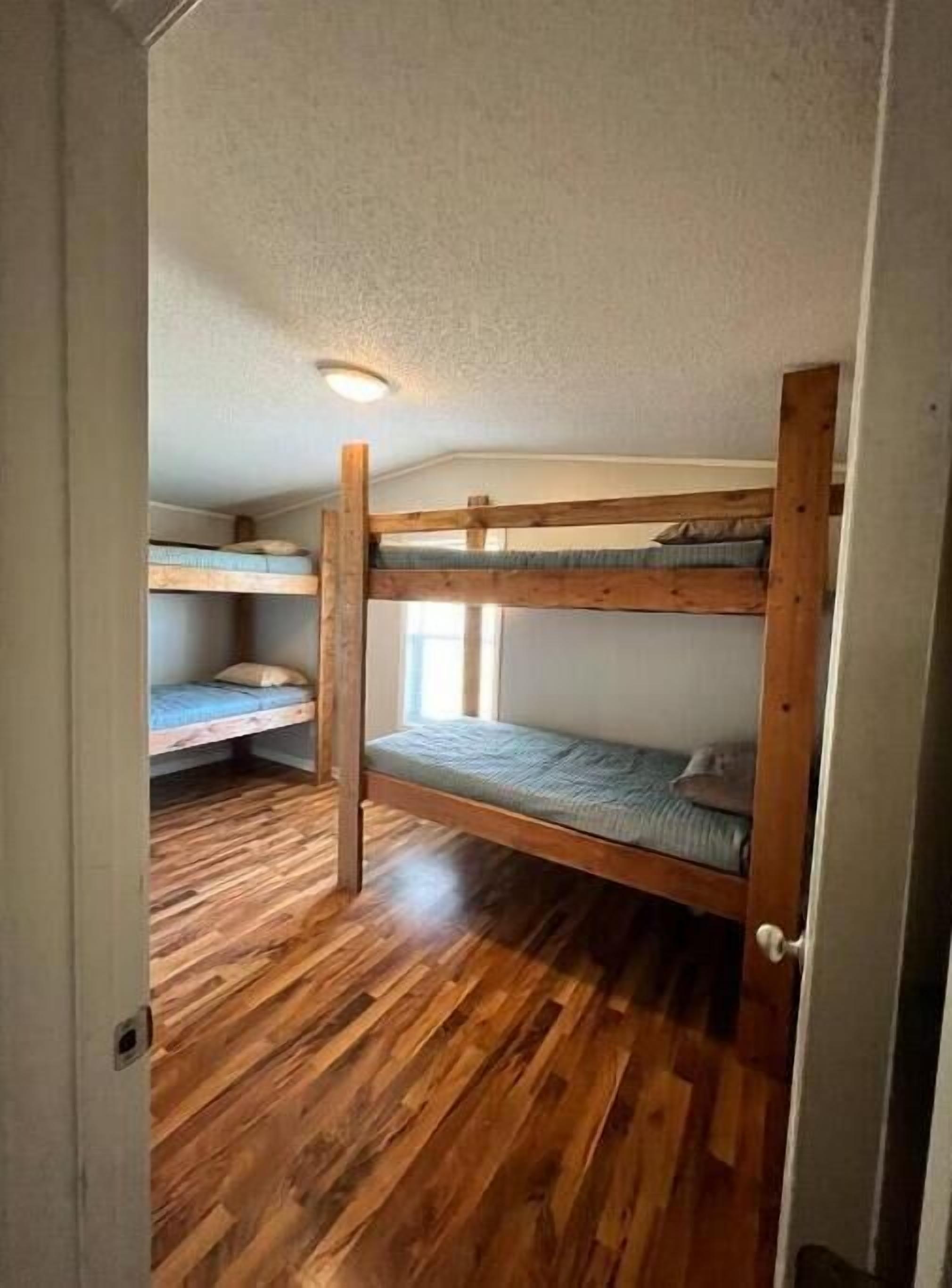 3 bedrooms, travel cot, free WiFi, bed sheets