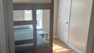 3 dormitorios, cuna de viaje, wifi gratis y ropa de cama