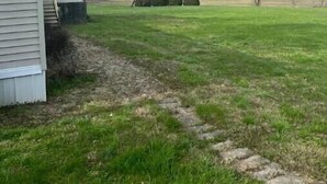 A grassy yard with a house and a covered porch. - Private Shawnee National Forest Retreat , Near Garden of the Gods (Elizabethtown)