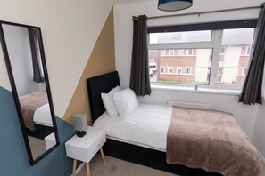 3 quartos, ferros/tábuas de passar roupa, Wi-Fi, roupa de cama