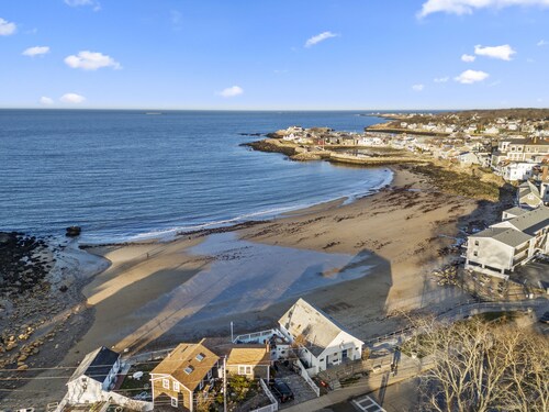 2BR Home Minutes to Downtown Rockport+Beach!