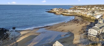 2BR Home Minutes to Downtown Rockport+Beach!