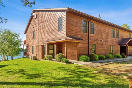 Lakeside Condo #21 4BR 4BA Timberlane Resort