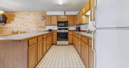Lakeside Condo #21 4BR 4BA Timberlane Resort
