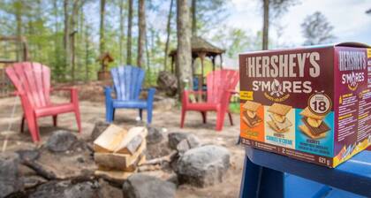 Fun, Relaxing Cottage w Hot Tub, Sauna & Fast Wifi