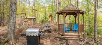 Fun, Relaxing Cottage w Hot Tub, Sauna & Fast Wifi