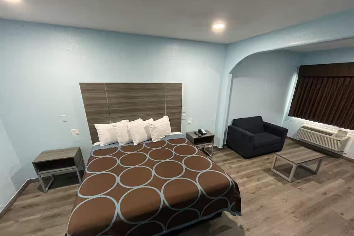 Free WiFi, bed sheets