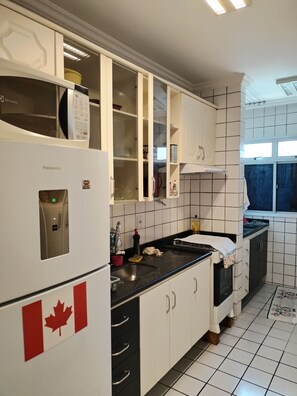 Fridge, microwave, oven, stovetop - Vista da Orla de Itapoã - 1002 (Itapuã Vila Velha)