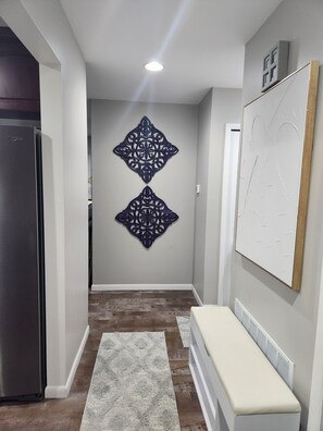 Interior - Quiet Family Oasis in Farmington Hills, Sleeps 6-10. 20 miles from Downtown (Farmington Hills)