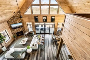 Smart TV, fireplace, video games - Luxe cabin. Pool, sauna, hot tub, pool table, pets (Sevierville)
