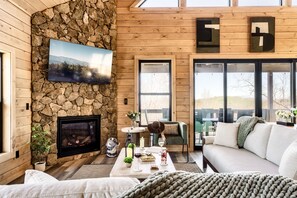 Smart TV, fireplace, video games - "Experience was everything we had hoped 4 & more!" (Sevierville)