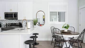 Coffee/tea maker, fridge, microwave, oven
