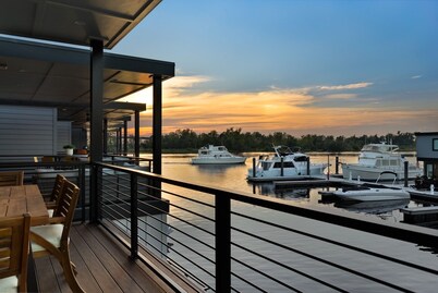 Explore at The Cove- Houseboat in Downton Wilmington