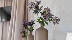 Three vases with purple flowers on a table. - Villa Carolus in Vodice - Five Bedroom Villa with Terrace and Swimming pool (Vodice)