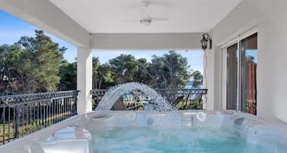 Villa Carolus in Vodice - Five Bedroom Villa with Terrace and Swimming pool