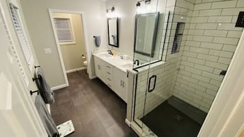 Dusj og hårføner
