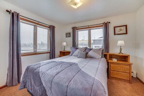 2 bedrooms, desk, iron/ironing board, Internet - Cozy Anchorage Vacation Rental Near Hospitals! (Anchorage)
