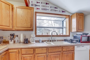 Fridge, microwave, stovetop, dishwasher - Cozy Anchorage Vacation Rental Near Hospitals! (Anchorage)