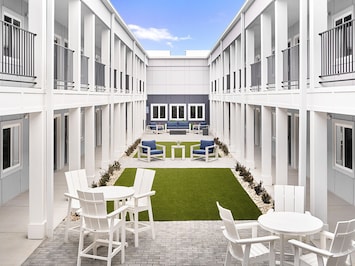 Cour