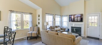 Wichita Townhome w/ Patio: 9 Mi to Downtown!