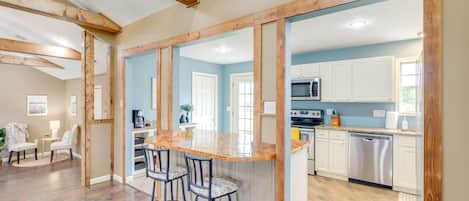 Fridge, microwave, stovetop, dishwasher