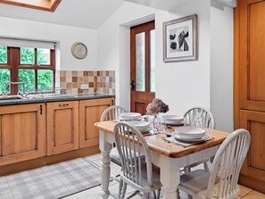 Dining - 2 bedroom accommodation in Dolphinholme (Dolphinholme)