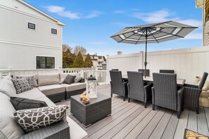 Outdoor dining - Beach Block Beauty! 2 blocks from beach & downtown area. (Margate City)