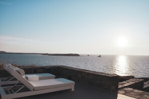 Deluxe Villa | Beach/ocean view - Cliff Villa  (Paros)