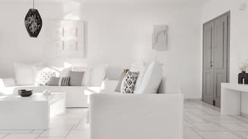 Villa Deluxe | Zona de estar | Una televisión de pantalla plana