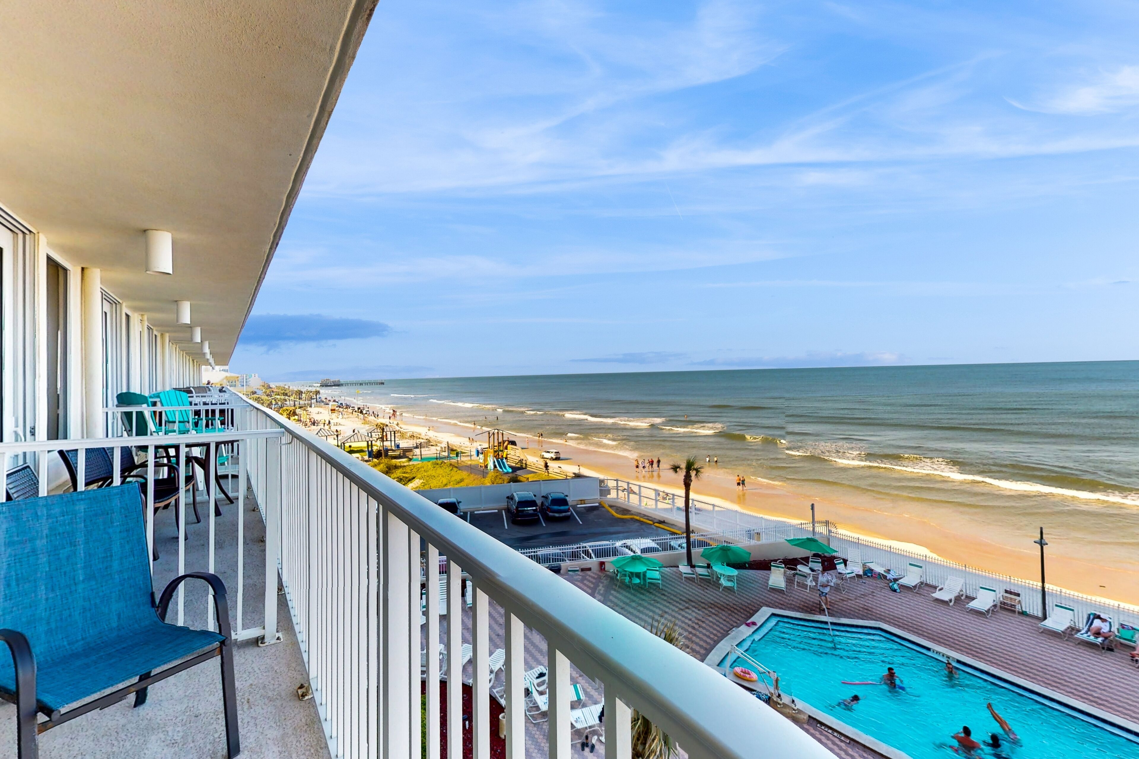 Oceanfront studio near golf with beach access, pool, hot tub & fitness room