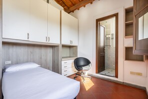 3 chambres, fer et planche à repasser, Wi-Fi gratuit, draps fournis