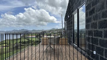 Deluxe Cottage | Terrace/patio