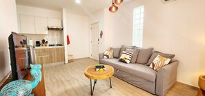 15-inch plasma TV with cable channels - Apartamento Bayahibe Con Terraza (San Rafael del Yuma)