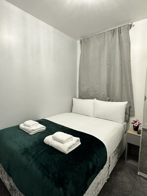 1 bedroom, iron/ironing board, free WiFi - Granada Apartments Holmfield Rd flat 3 1st floor front (Blackpool)
