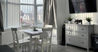 Granada Apartments Holmfield Rd flat 3 1st floor front