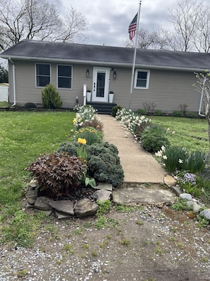 Exterior detail - Beautiful, remodeled and furnished 3 bedrooms,2 bathrooms, all fenced yard  (Rehoboth Beach)
