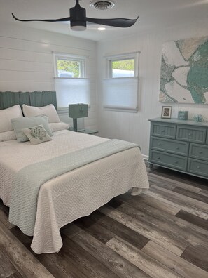 3 bedrooms, iron/ironing board, travel crib, WiFi - Beautiful, remodeled and furnished 3 bedrooms,2 bathrooms, all fenced yard  (Rehoboth Beach)