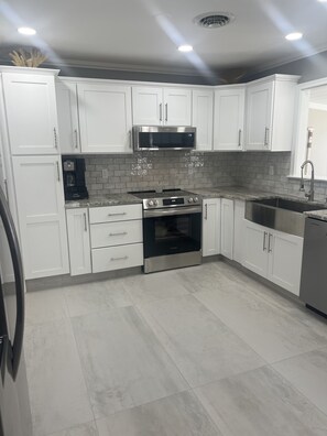 Fridge, microwave, oven, stovetop - Beautiful, remodeled and furnished 3 bedrooms,2 bathrooms, all fenced yard (Rehoboth Beach)