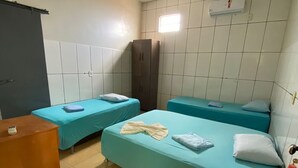 A room with two single beds, a wardrobe, a desk, and a tiled floor. - Hotel ferraz (Tucumã)