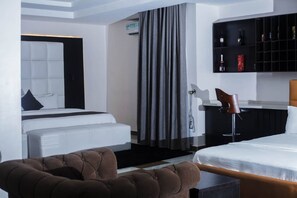 Luxury Suite - Wizy Hyatt Hotel (Enugu)