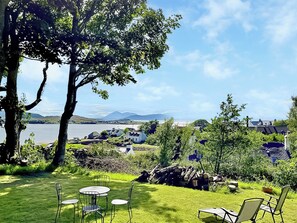 Outdoor dining - 4 bedroom accommodation in Applecross (Applecross)