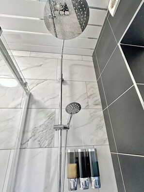 Shower - Granada Apartments Holmfield Rd flat 4 2nd floor loft type (Blackpool)