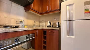 Apartment | Private kitchen | Full-size fridge, microwave, griddle, cookware/dishes/utensils