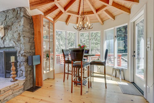 Secluded Russian River retreat: nature & privacy in pastoral Duncans Mills.