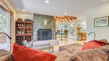 Tv, tv-spel, böcker och en stereo