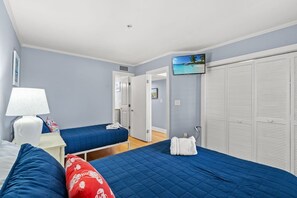 2 slaapkamers, een strijkplank/strijkijzer, gratis wifi, beddengoed