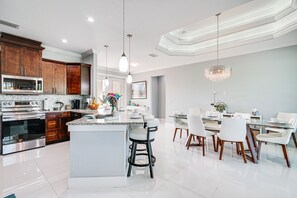 Fridge, microwave, oven, stovetop - 8 Mi to Dtwn: Canalfront Home in Cape Coral! (Cape Coral)