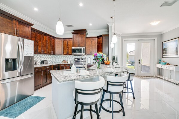 Fridge, microwave, oven, stovetop - 8 Mi to Dtwn: Canalfront Home in Cape Coral! (Cape Coral)