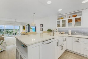 Interior - 2 Bedroom Spectacular Views! Isles of Capri (Naples)